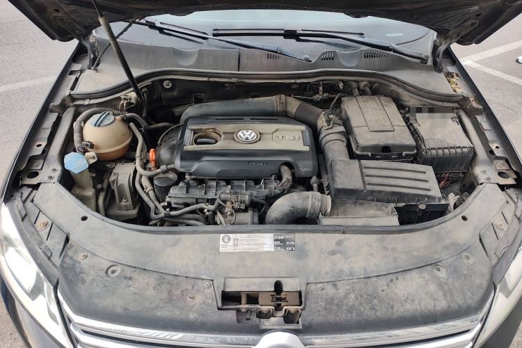 Used Volkswagen Magotan 2012 1.8TSI Luxury Model Engine Bay