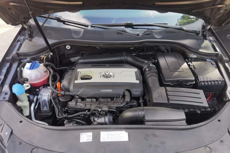Used Volkswagen Magotan 2012 1.8TSI Luxury Model Engine Bay