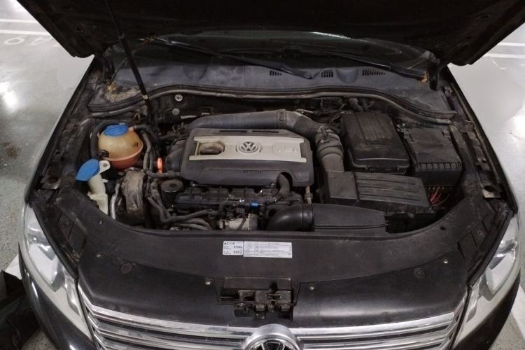 Used Volkswagen Magotan 2012 Revised 1.8TSI Luxury Version Engine Bay