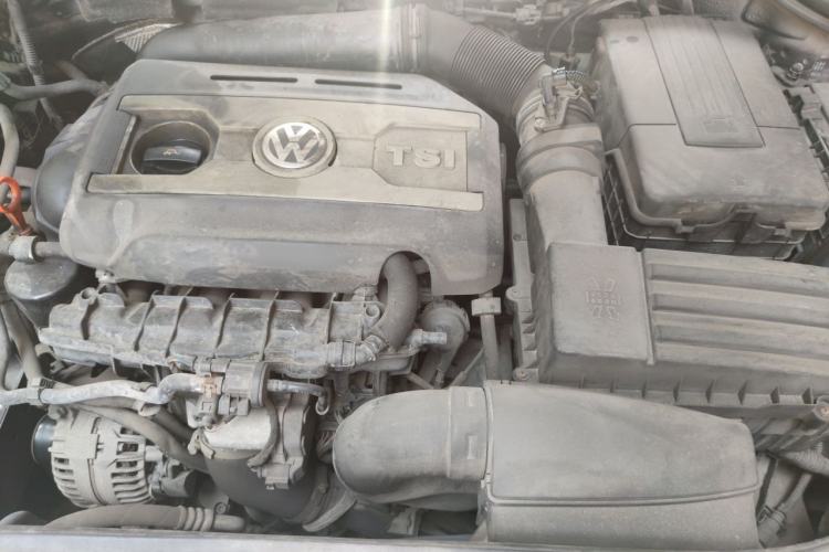 Used Volkswagen Magotan 2012 1.8TSI Luxury Model Engine Bay