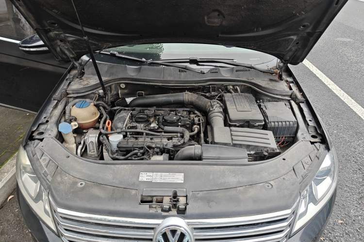 Used Volkswagen Magotan 2012 Revised 1.8TSI Luxury Version Engine Bay