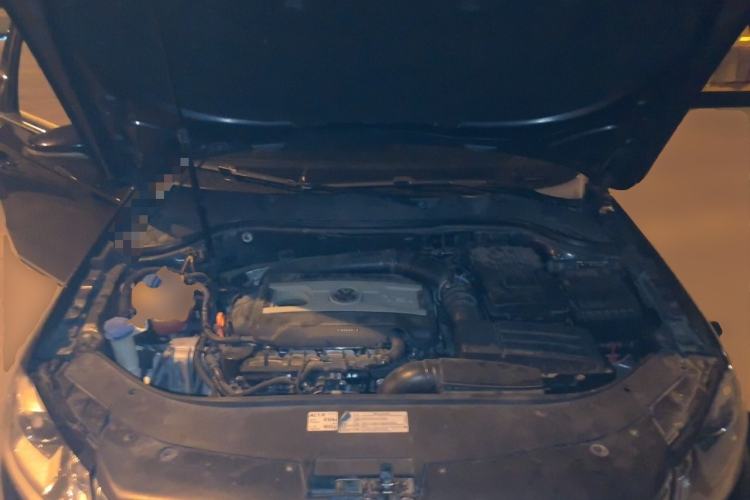 Used Volkswagen Magotan 2012 Revised 1.8TSI Luxury Version Engine Bay