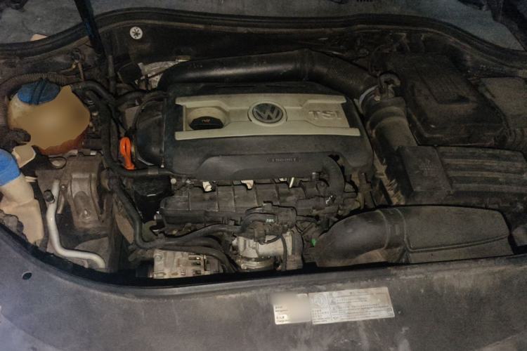 Used Volkswagen Magotan 2012 1.8TSI Prestige Model Engine Bay