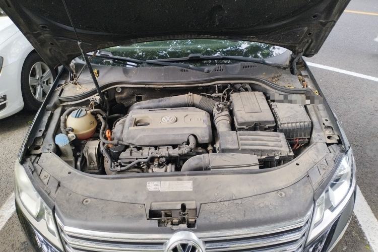 Used Volkswagen Magotan 2012 Revised Version 2.0 TSI Supreme Edition Engine Bay