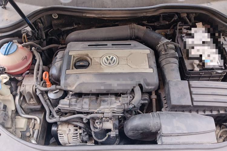 Used Volkswagen Magotan 2012 Revised 1.8TSI Luxury Version Engine Bay