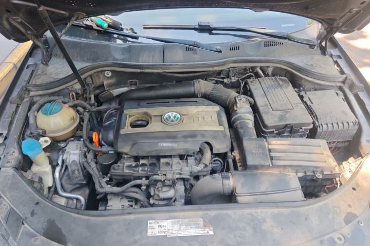 Used Volkswagen Magotan 2012 Revised 1.8TSI Luxury Version Engine Bay