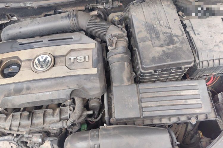 Used Volkswagen Magotan 2012 Revised Version 2.0 TSI Luxury Edition Engine Bay Left