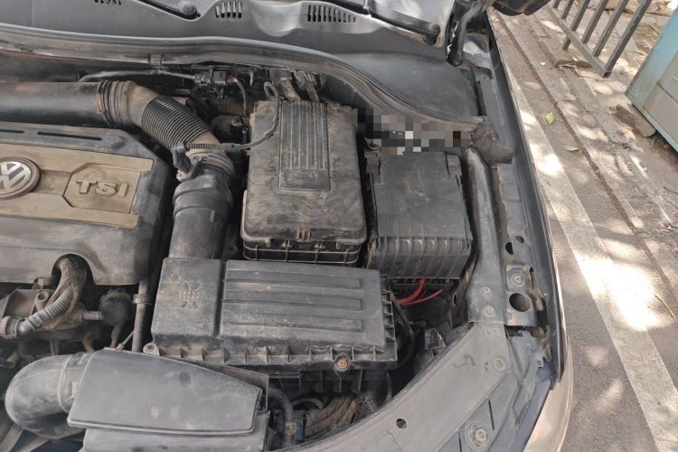 Used Volkswagen Magotan 2012 Revised 1.8TSI Luxury Version Engine Bay Left