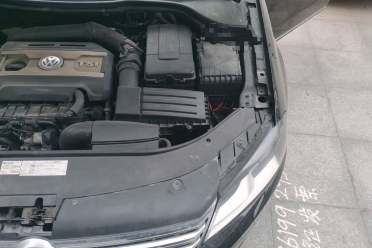 Used Volkswagen Magotan 2012 Revised Version 1.8TSI Leading Edition Engine Bay Left