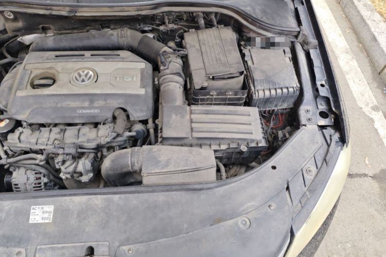 Used Volkswagen Magotan 2012 Revised 1.8TSI Luxury Version Engine Bay Left