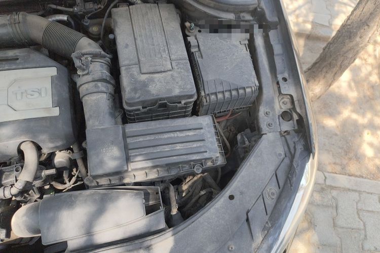 Used Volkswagen Magotan 2012 Revised 1.8TSI Luxury Version Engine Bay Left