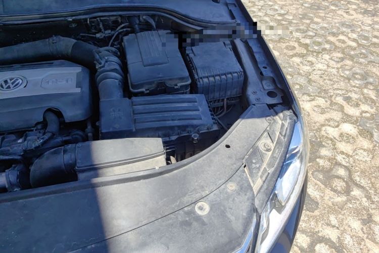 Used Volkswagen Magotan 2012 Facelift 2.0 TSI Prestige Model Engine Bay Left
