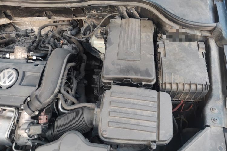 Used Volkswagen Magotan 2012 1.4TSI Comfort Edition Engine Bay Left