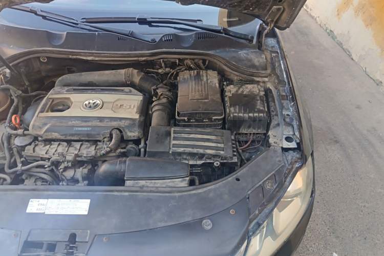 Used Volkswagen Magotan 2012 1.8TSI Prestige Model Engine Bay Left