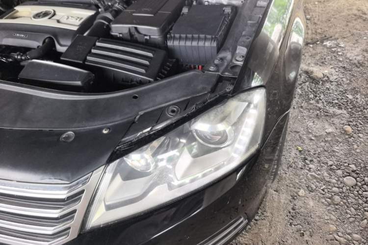 Used Volkswagen Magotan 2012 1.8TSI Luxury Model Engine Bay Left