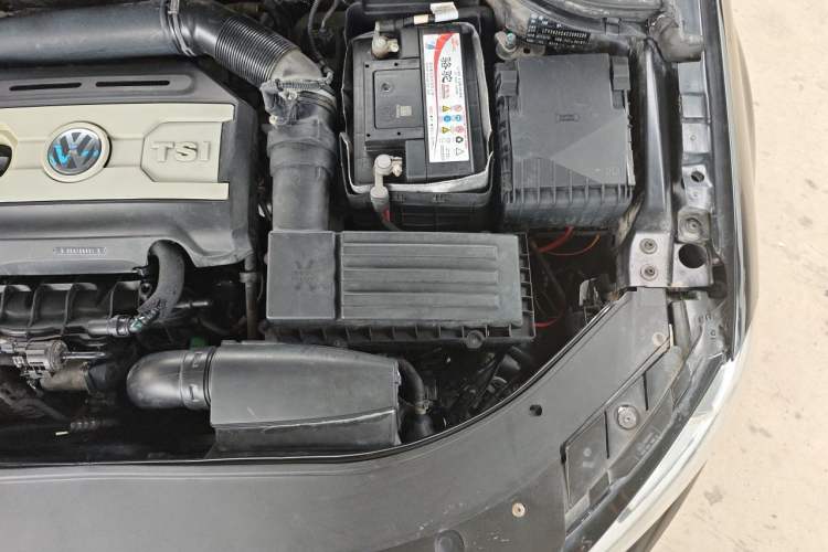 Used Volkswagen Magotan 2012 1.8TSI Luxury Model Engine Bay Left