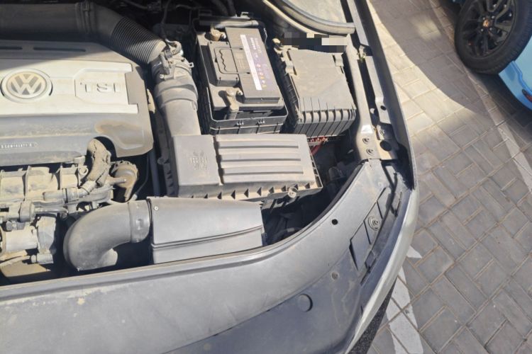 Used Volkswagen Magotan 2012 2.0 TSI Ultimate Edition Engine Bay Left