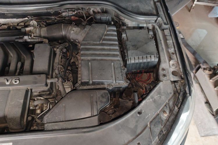 Used Volkswagen Magotan 2012 3.0 FSI Flagship Edition Engine Bay Left