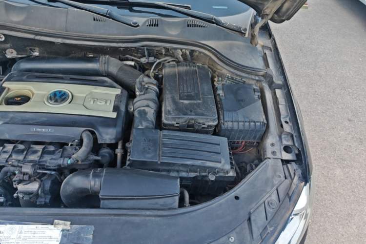 Used Volkswagen Magotan 2012 1.8TSI Luxury Model Engine Bay Left