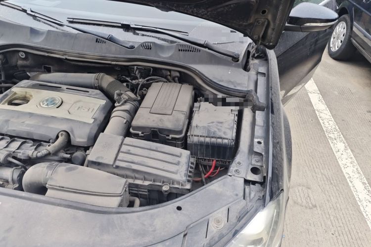 Used Volkswagen Magotan 2012 1.8TSI Prestige Model Engine Bay Left