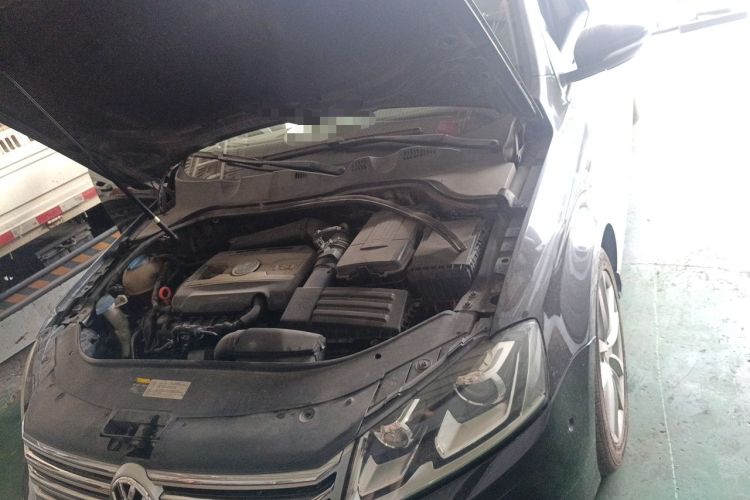 Used Volkswagen Magotan 2012 Revised Version 2.0 TSI Supreme Edition Engine Bay Left