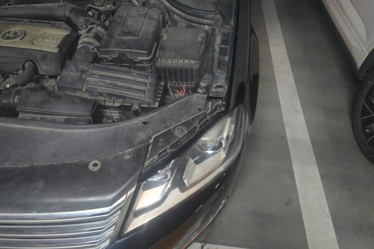 Used Volkswagen Magotan 2012 1.8TSI Luxury Model Engine Bay Left