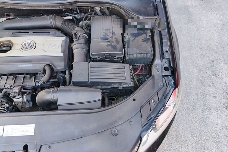 Used Volkswagen Magotan 2012 Revised 1.8TSI Luxury Version Engine Bay Left
