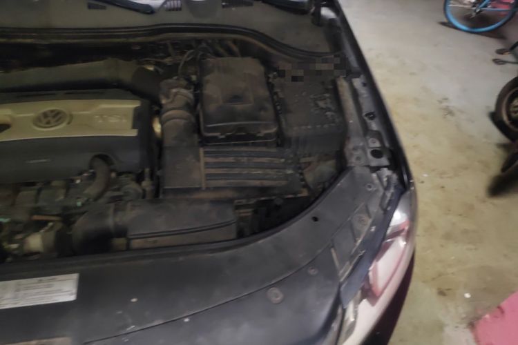 Used Volkswagen Magotan 2012 Facelift 1.8TSI Prestige Model Engine Bay Left