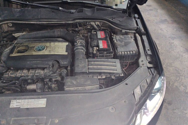 Used Volkswagen Magotan 2012 2.0 TSI Prestige Edition Engine Bay Left