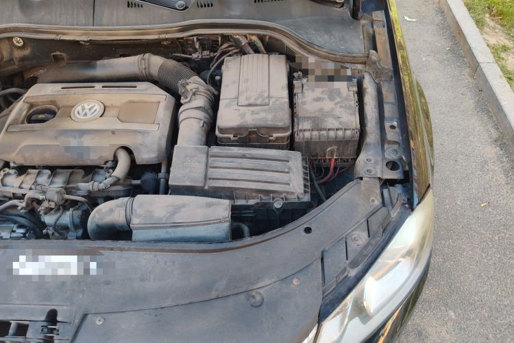 Used Volkswagen Magotan 2012 Revised Version 1.8TSI Leading Edition Engine Bay Left