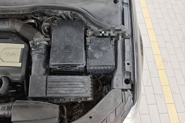 Used Volkswagen Magotan 2012 Revised Version 2.0 TSI Supreme Edition Engine Bay Left