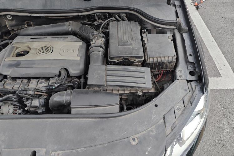 Used Volkswagen Magotan 2012 1.8TSI Luxury Model Engine Bay Left