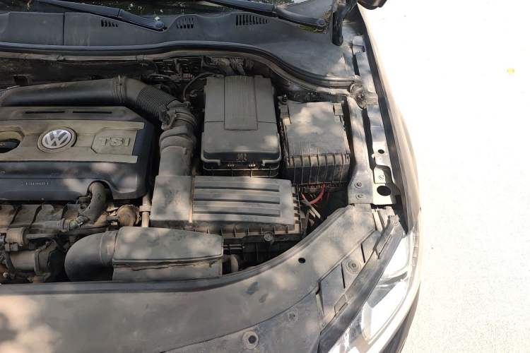 Used Volkswagen Magotan 2012 1.8TSI Luxury Model Engine Bay Left