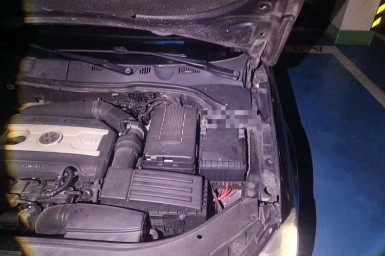 Used Volkswagen Magotan 2012 Revised 1.8TSI Luxury Version Engine Bay Left