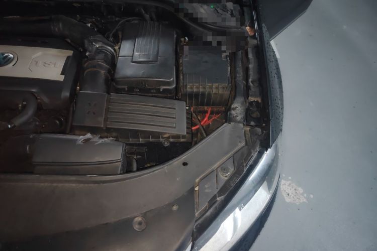 Used Volkswagen Magotan 2012 1.8TSI Comfort Model Engine Bay Left