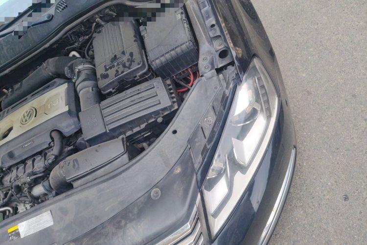 Used Volkswagen Magotan 2012 Facelift 2.0 TSI Prestige Model Engine Bay Left