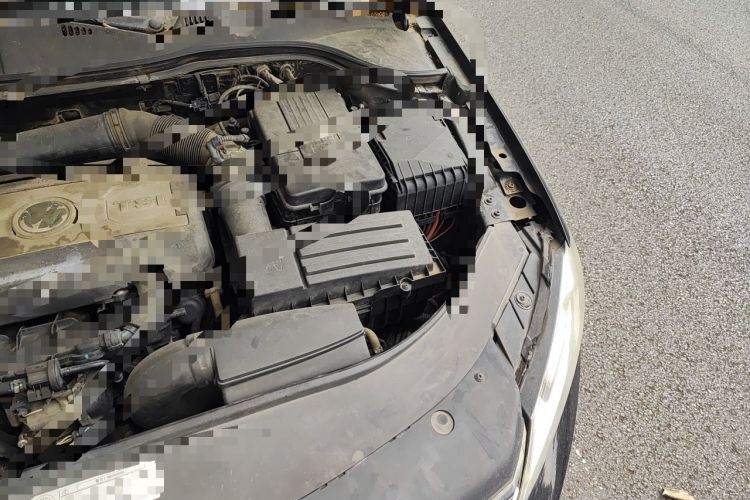 Used Volkswagen Magotan 2012 Facelift 1.8TSI Prestige Model Engine Bay Left