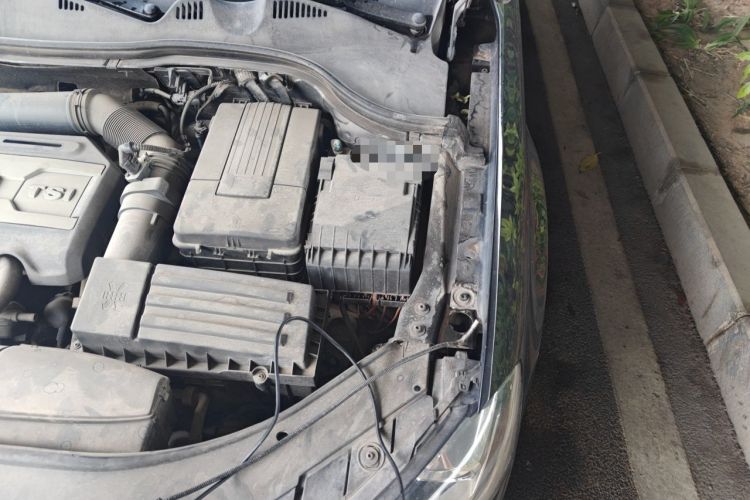Used Volkswagen Magotan 2012 Revised 1.8TSI Luxury Version Engine Bay Left