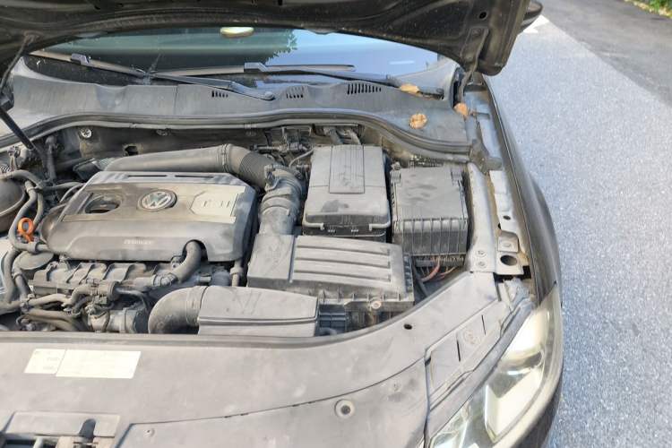 Used Volkswagen Magotan 2012 Facelift 1.8TSI Prestige Model Engine Bay Left