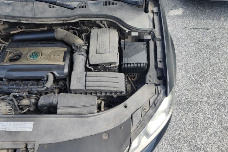 Used Volkswagen Magotan 2012 1.8TSI Luxury Model Engine Bay Left