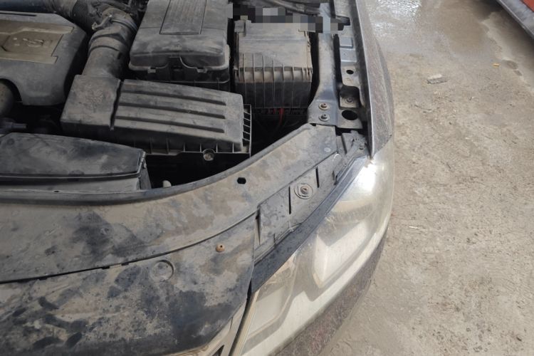 Used Volkswagen Magotan 2012 Revised 1.8TSI Luxury Version Engine Bay Left