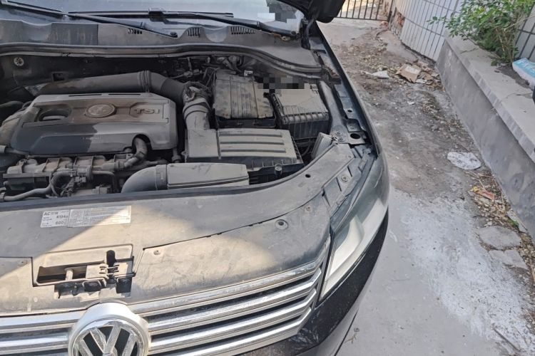 Used Volkswagen Magotan 2012 Revised Version 1.8TSI Leading Edition Engine Bay Left