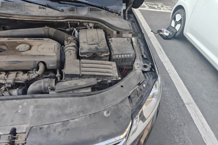 Used Volkswagen Magotan 2012 Revised 1.8TSI Luxury Version Engine Bay Left