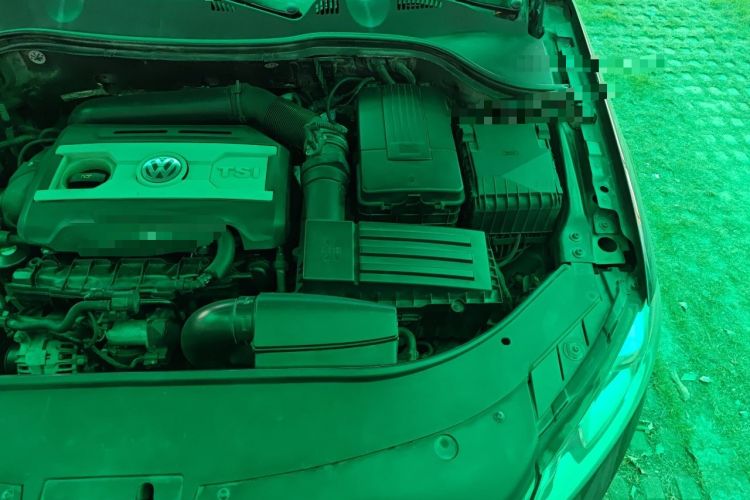 Used Volkswagen Magotan 2012 1.8TSI Luxury Model Engine Bay Left