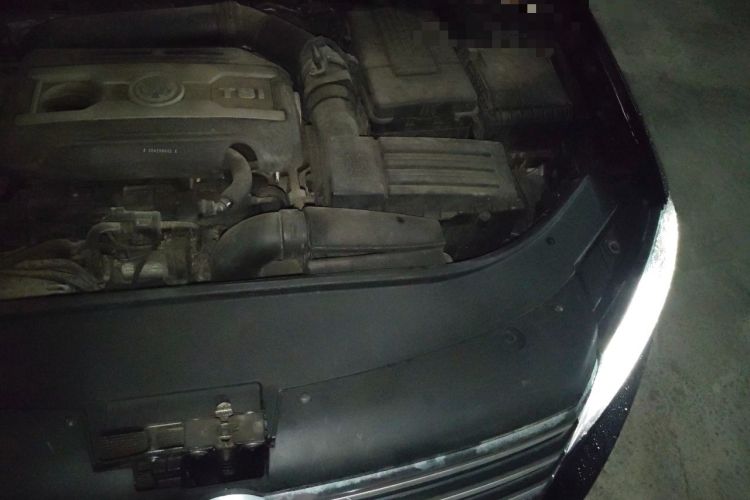Used Volkswagen Magotan 2012 1.8TSI Luxury Model Engine Bay Left