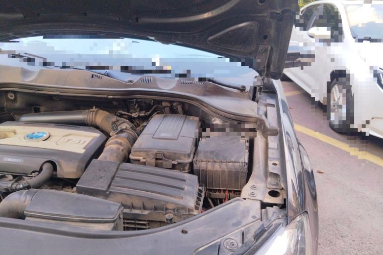Used Volkswagen Magotan 2012 Revised Version 2.0 TSI Luxury Edition Engine Bay Left