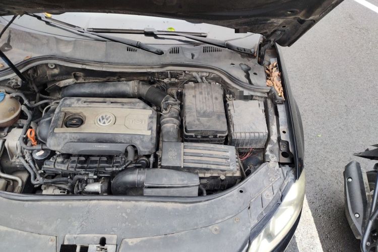 Used Volkswagen Magotan 2012 Facelift 2.0 TSI Prestige Model Engine Bay Left