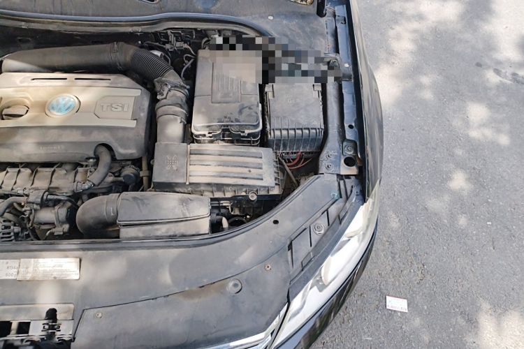 Used Volkswagen Magotan 2012 1.8TSI Comfort Model Engine Bay Left