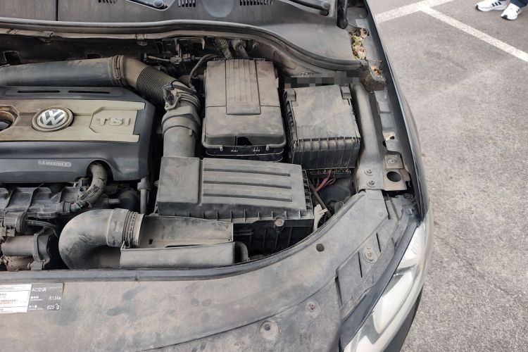 Used Volkswagen Magotan 2012 1.8TSI Luxury Model Engine Bay Left