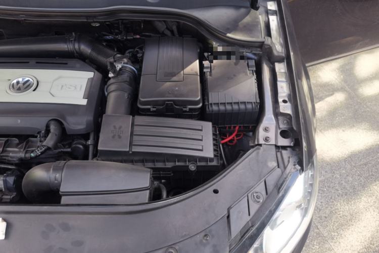 Used Volkswagen Magotan 2012 1.8TSI Luxury Model Engine Bay Left